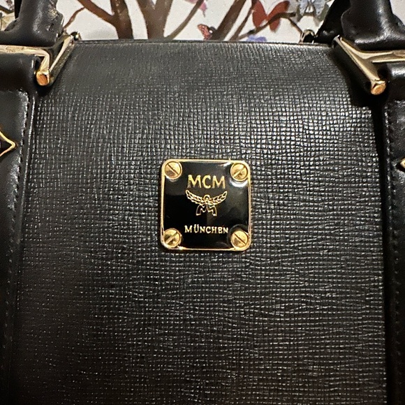 {VGUC} MCM cute leather hand bag - Picture 4 of 15